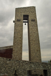 Камбанарията на монумента