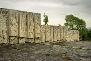 Скулптурни групи със сцени от освободителната борба