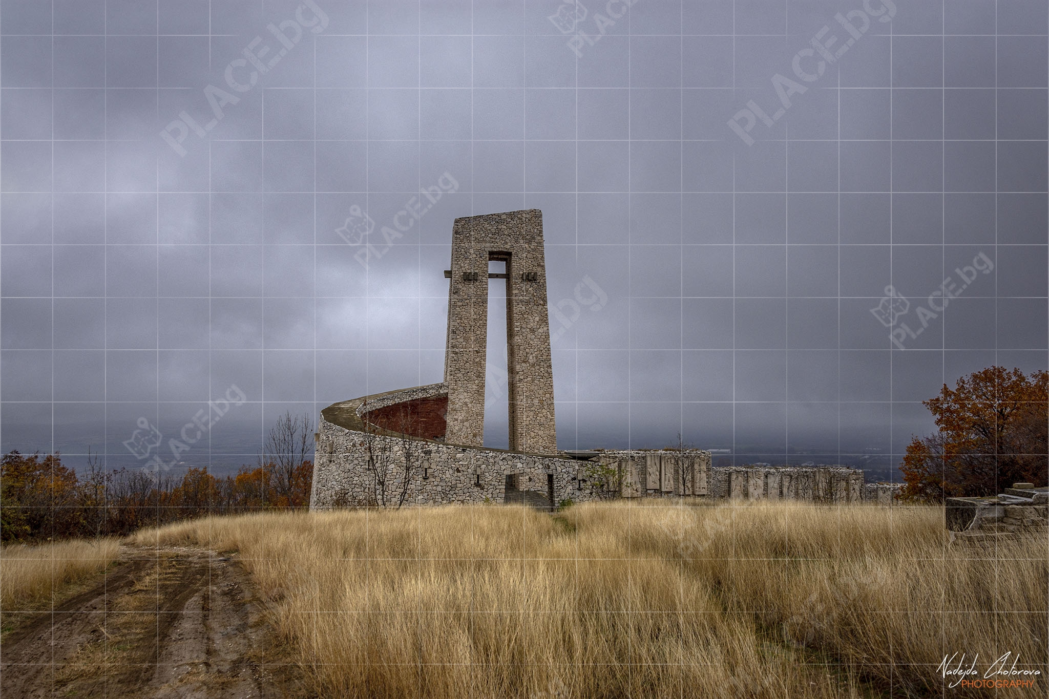 Паметник на трите поколения