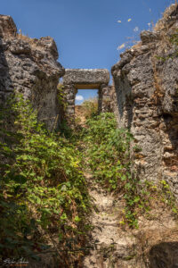 Изхода от пещерата под Пароройски манастир