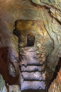 В пещерата под Пароройски манастир