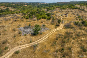 Последни метри до останките на Пароройски манасти