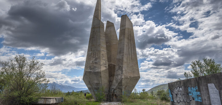 Партизански паметник "Пламък"