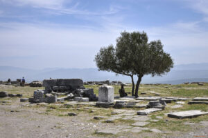 Останките на храма на Атина в Пергамския акропол