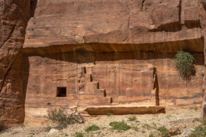 Петра - започната, но недовършена гробница