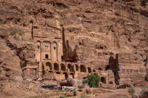 Гробница Урна (Urn Tomb) в Петра