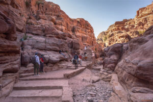 Трафика по пътеката към Манастира в Петра