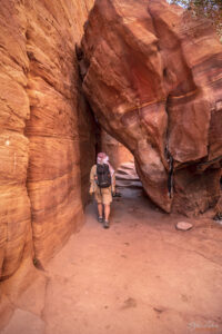 Тунел по пътеката към Манастира в Петра