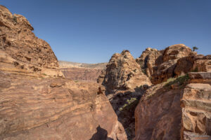 Поглед към долината на Петра от един от каньоните водещи към нея
