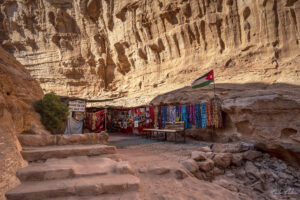 По пътеката към Манастира в Петра