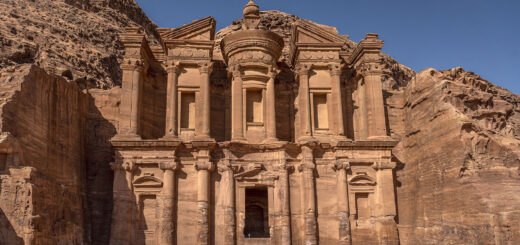 Петра - Манастирът