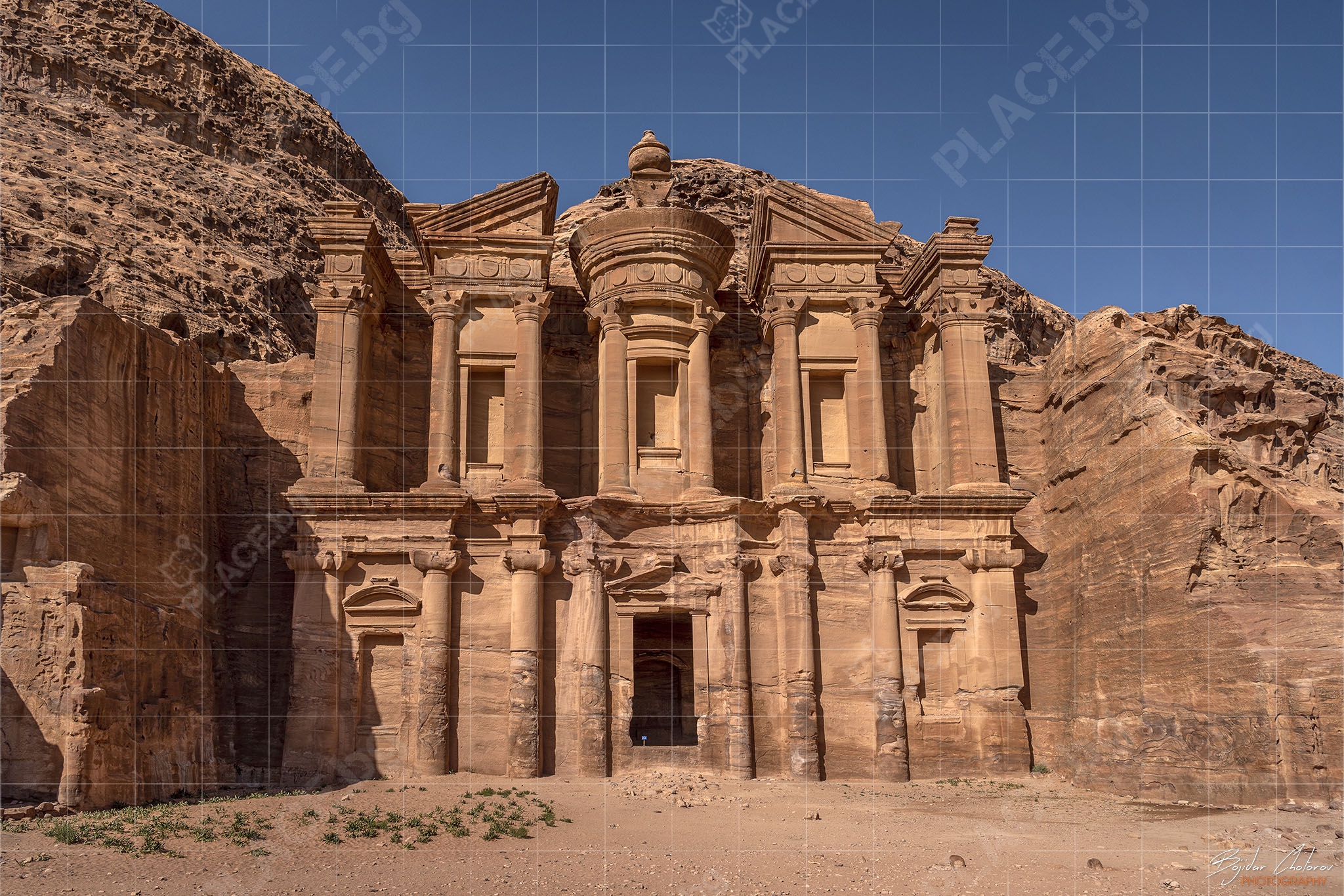 Петра - Манастирът