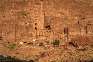 Urn Tomb по залез