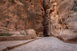 Петра - едно от уширенията в каньона Al-Siq (Проходът)