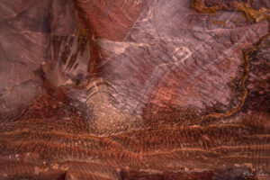 Тавана на гробница в Петра със следи от инструментите с които е оформен