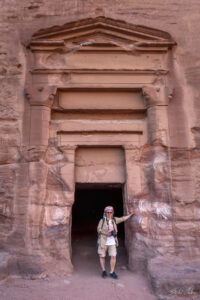 Петра - богато украсен вход на гробница