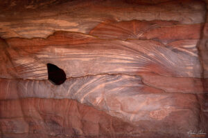 Невероятните цветове и шарки на скалите в Петра