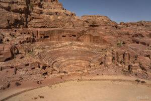 Петра - Амфитеатър и гробниците над него