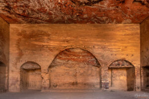 Вътрешността на Копринената гробница (Silk Tomb)