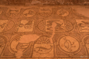 Подовите мозайки в Църквата в Петра