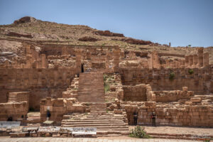 Входа на Големият храмов комплекс в Петра