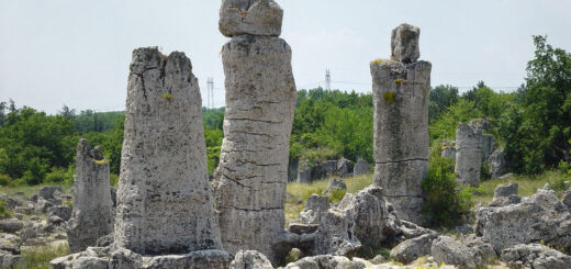 Побитите камъни