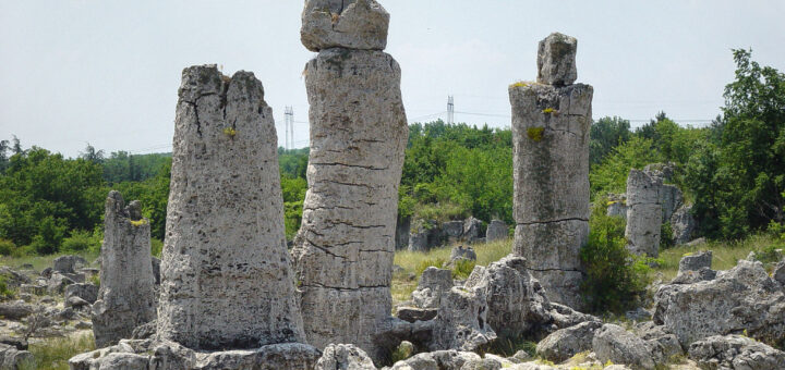 Побитите камъни