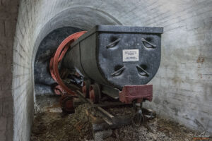 Подземен минен музей - вайпър - механизъм за разтоварване на вагонетки