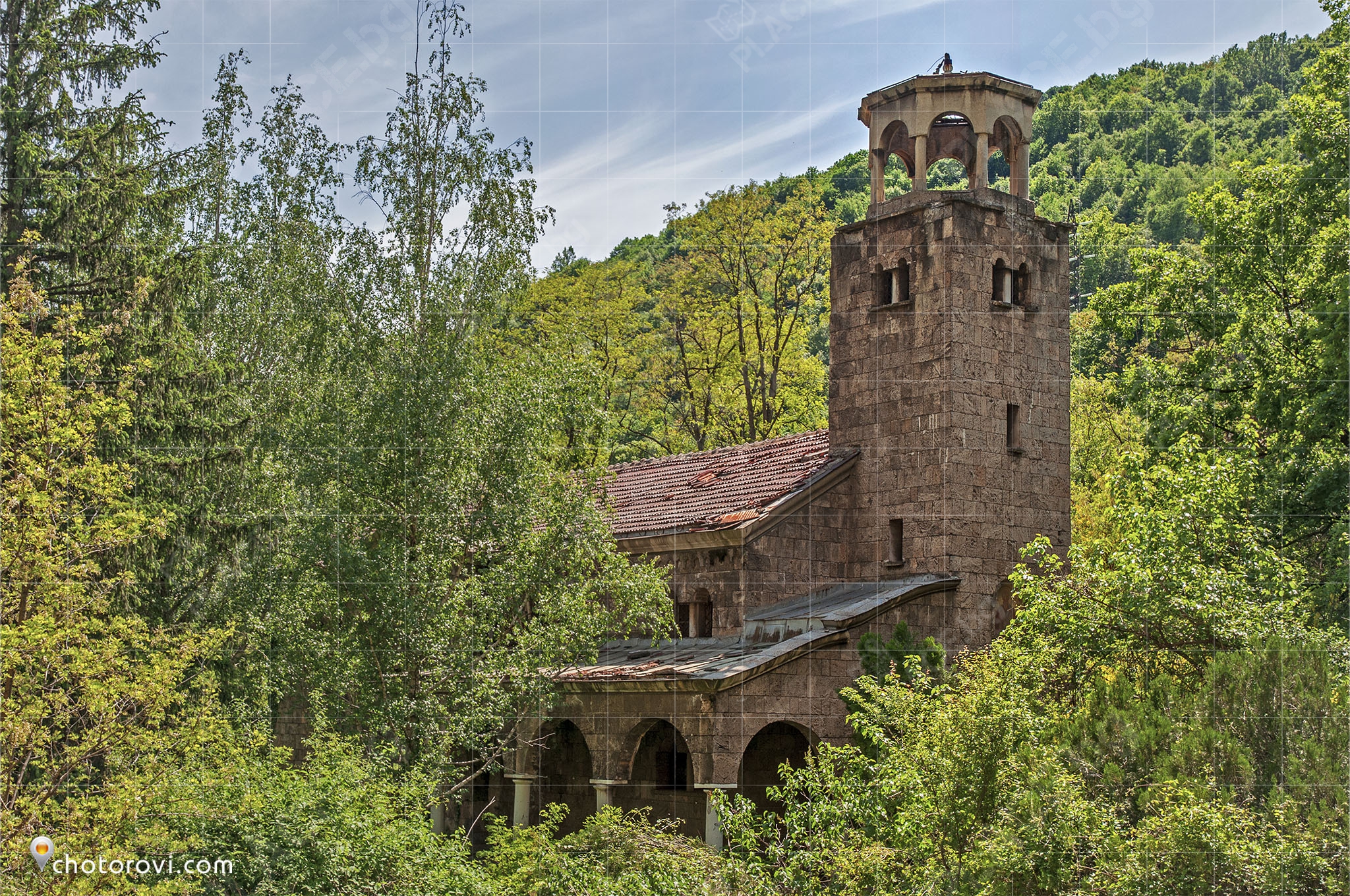 Черквата на изоставената Духовна семинария в Черепиш