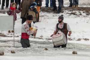 Начало на Леденото хоро в град Шипка