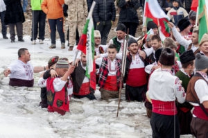 Ледено хоро в град Шипка