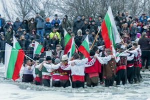 Ледено хоро в град Шипка