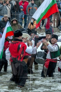 Ледено хоро в град Шипка