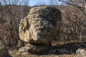 Скален феномен Главата, с. Долно Вършило