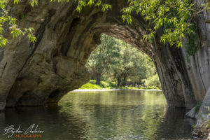 Скална арка над река Вит край село Ъглен