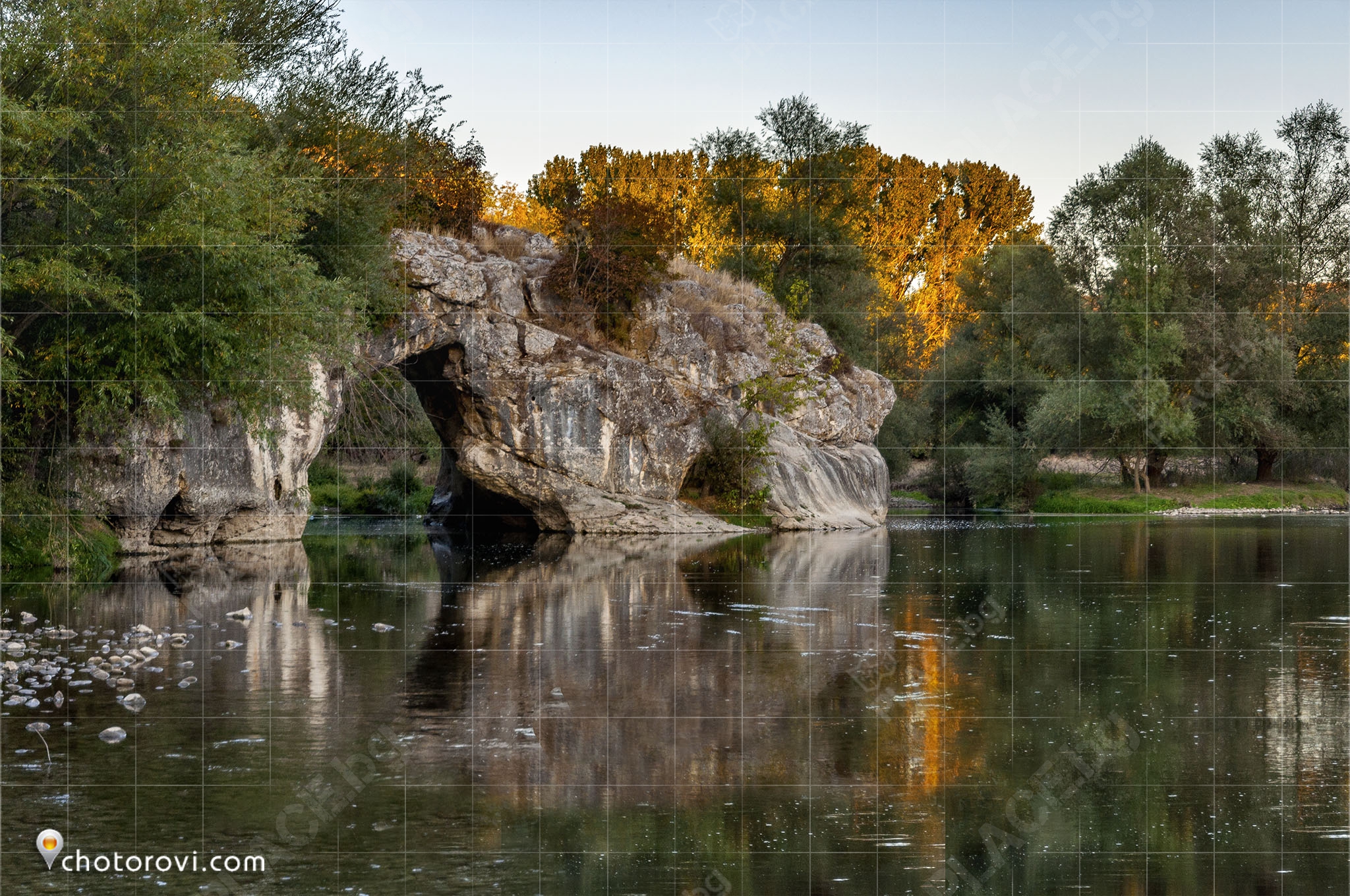Скална арка край село Ъглен по залез
