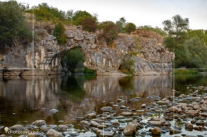 Скална арка над река Вит край село Ъглен