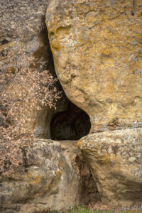 Скално светилище "Провиралката"