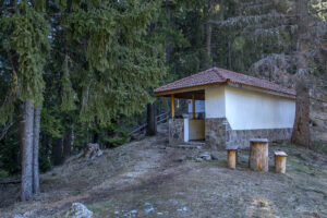 Информационна беседка по пътя към крепостта