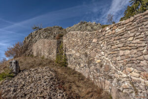 Източната крепостна стена на Смолянската крепост