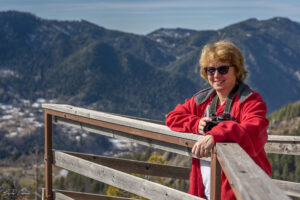 Смолянска крепост Аетос - панорамна площадка на една от скалите