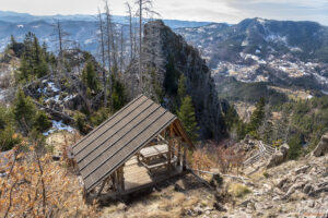 Смолянска крепост Калето - навес с наблюдателна площадка и място за отдих