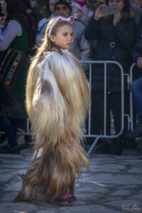 Младите участници в кукерски карнавал "Старчевата", Разлог