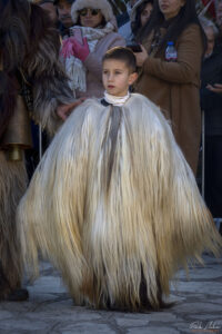 Младите участници в кукерски карнавал "Старчевата", Разлог