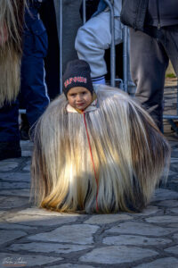 Малките участници в кукерски карнавал "Старчевата", Разлог