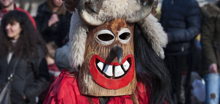 Международният фестивал на маскарадните игри „Сурва“