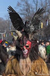 Сурва 2016, Перник - страховити маски от кожи, рога и пера