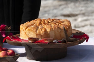 Традиционна българска погача с мед и сол за Трифон Заерзан