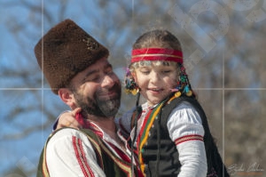 Трифон Заерзан в град Шипка - баща и дъщеря