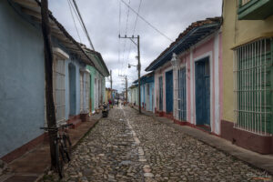 Пъстри, колоритни калдъръмени улици в Тринидад